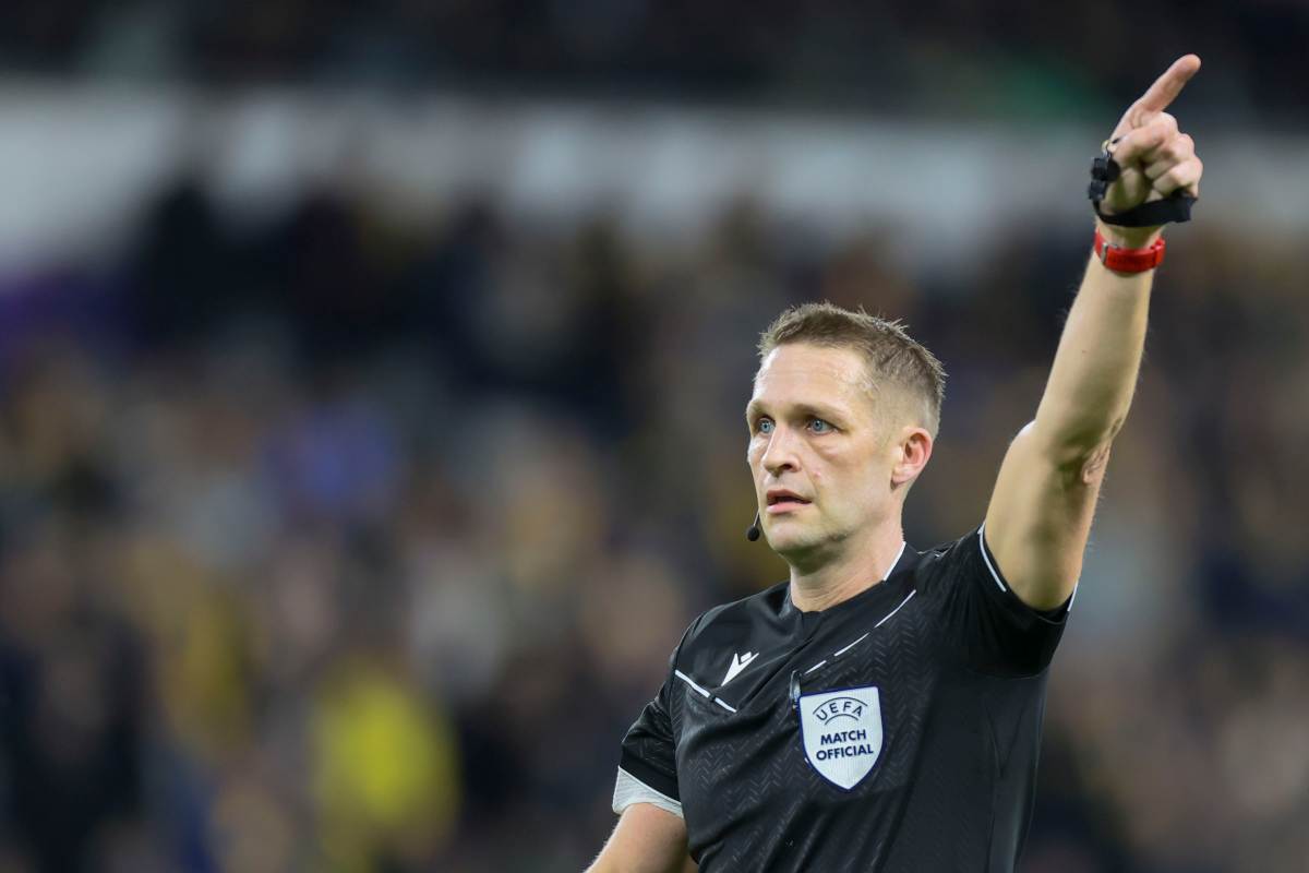 L'arbitro Craig Pawson