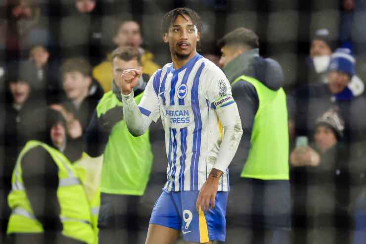 Joao Pedro felice dopo aver messo a segno la rete del vantaggio