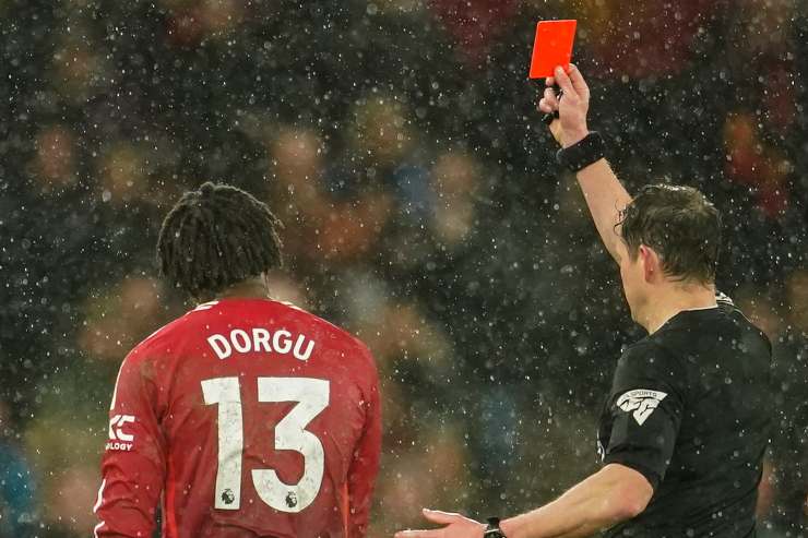 Dorgu espulso dall'arbitro