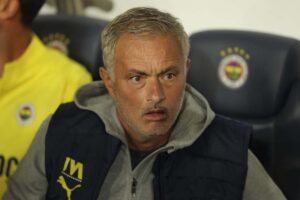 L'allenatore del Fenerbahce Mourinho